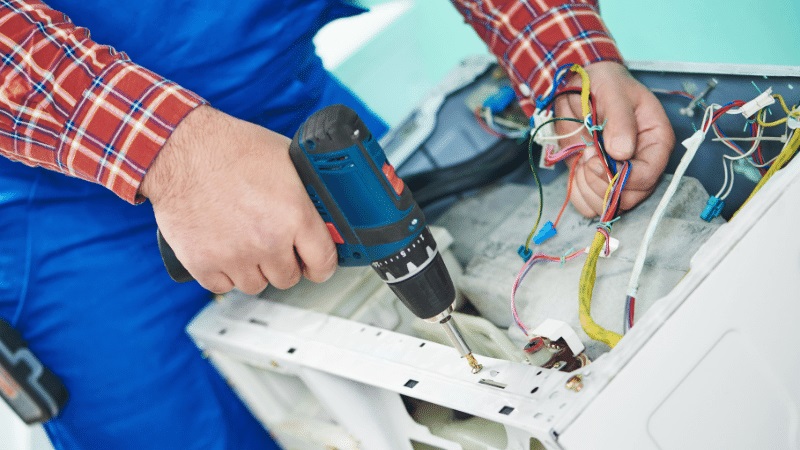 Kemalpaşa Eminçelik Eminçelik çamaşır makinesi kart tamiri – Su almama arızası orijinal parça ile giderildi. - Teknik servis örneği